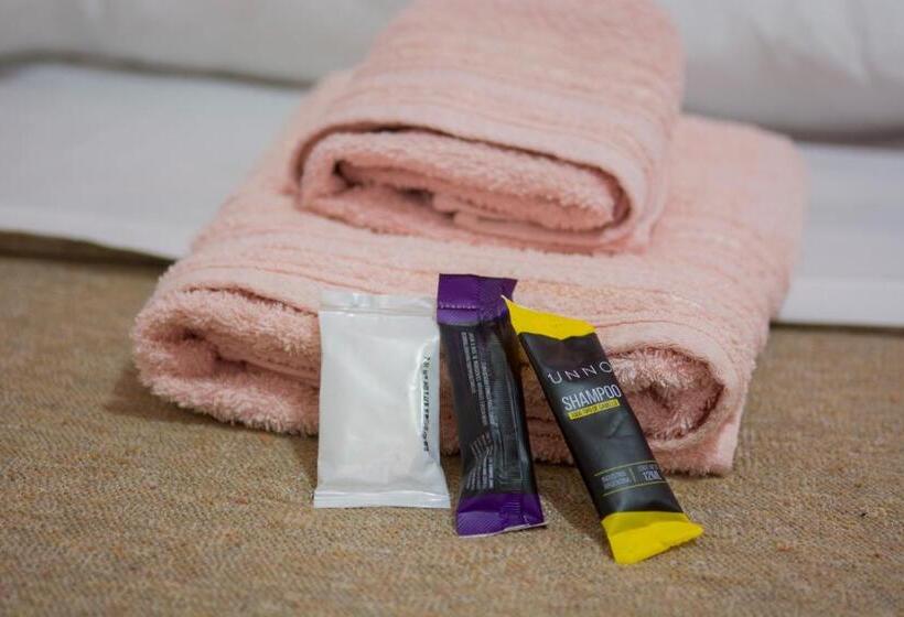 غرفة قياسية ثلاثية مطلة علي حمام السباحة, Caminito Del Iguazu