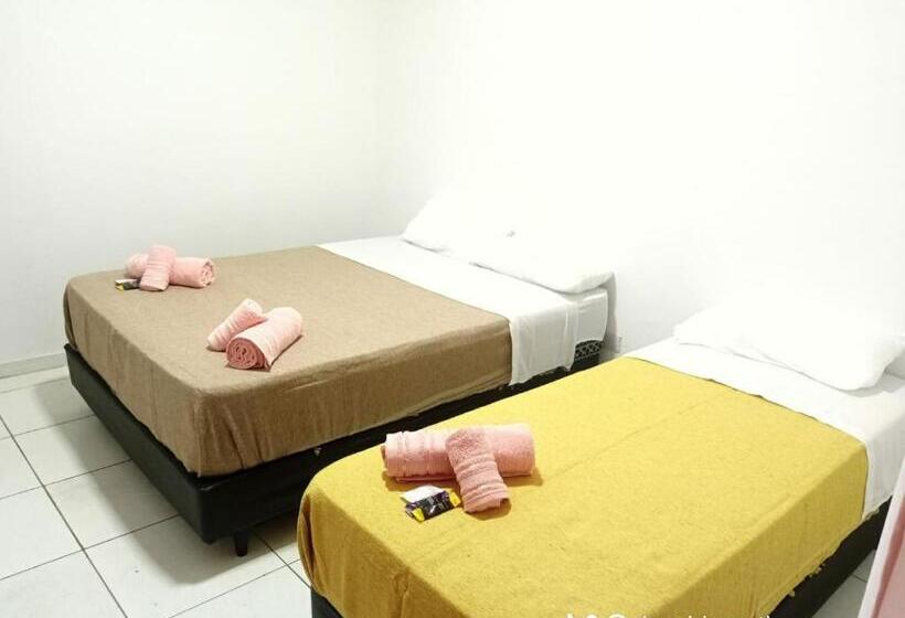 غرفة قياسية ثلاثية مطلة علي حمام السباحة, Caminito Del Iguazu