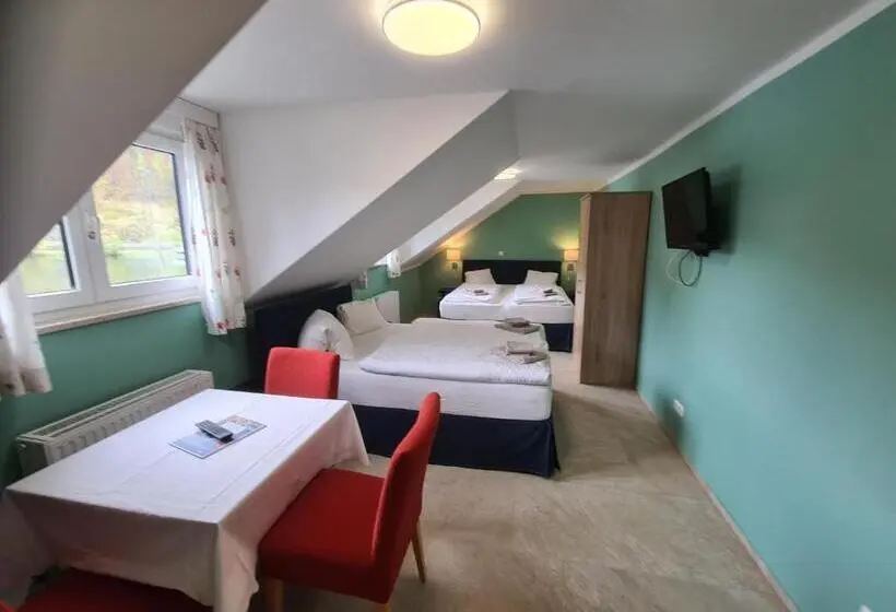 スタンダード４人部屋, B&b Hallstatt Lake   Self Check In