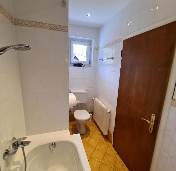 Номер Стандарт Трехместный, B&b Hallstatt Lake   Self Check In