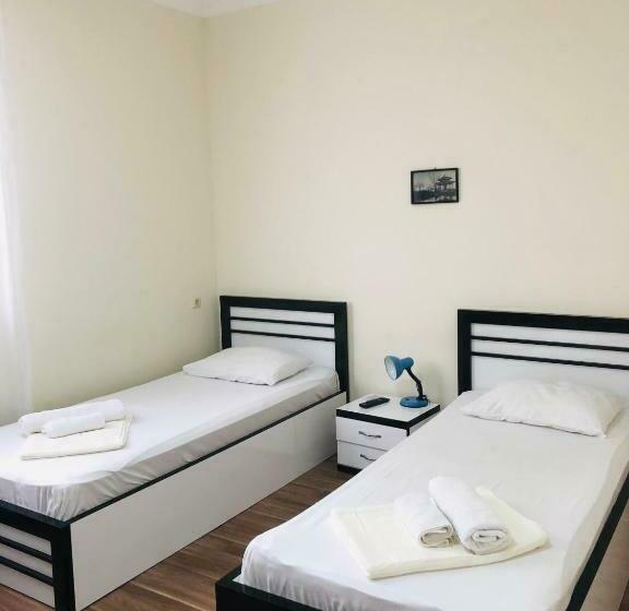 Standard-huone, Kisi