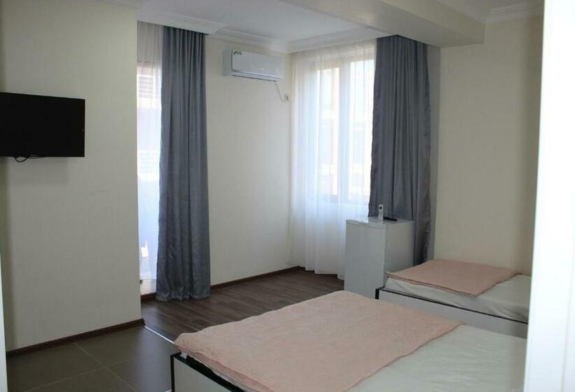 Standard Kolmen Hengen Huone Parveke, Kisi