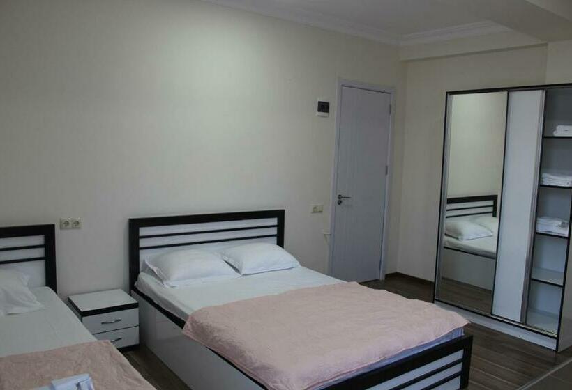 Standard Kolmen Hengen Huone Parveke, Kisi