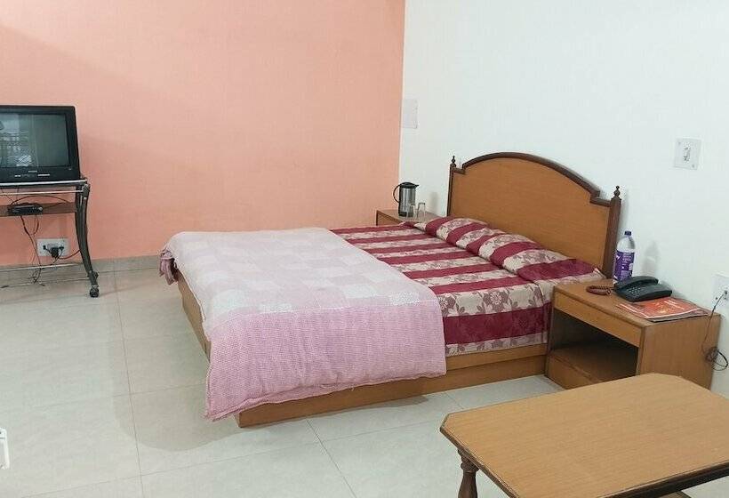 חדר סטנדרט, Siddharth