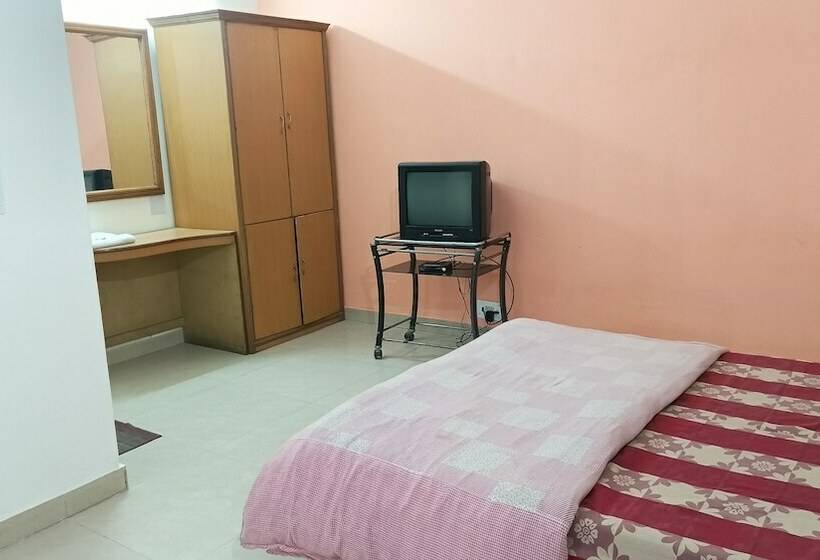 חדר סטנדרט, Siddharth