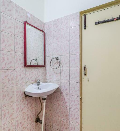 חדר סטנדרט, Siddharth