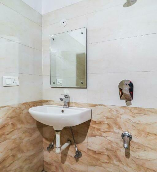 חדר סטנדרט, Siddharth