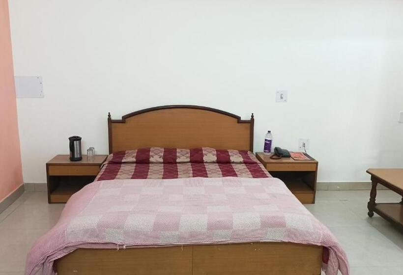 חדר סטנדרט, Siddharth