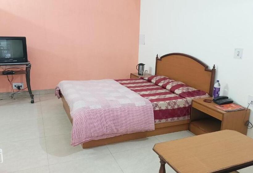 חדר סטנדרט, Siddharth