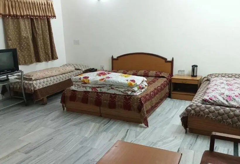 اتاق استاندارد چهار تخته, Siddharth