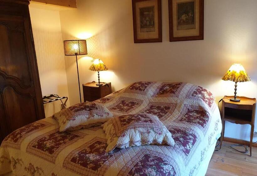 غرفة قياسية مطلّة علي الحديقة, Les écuries