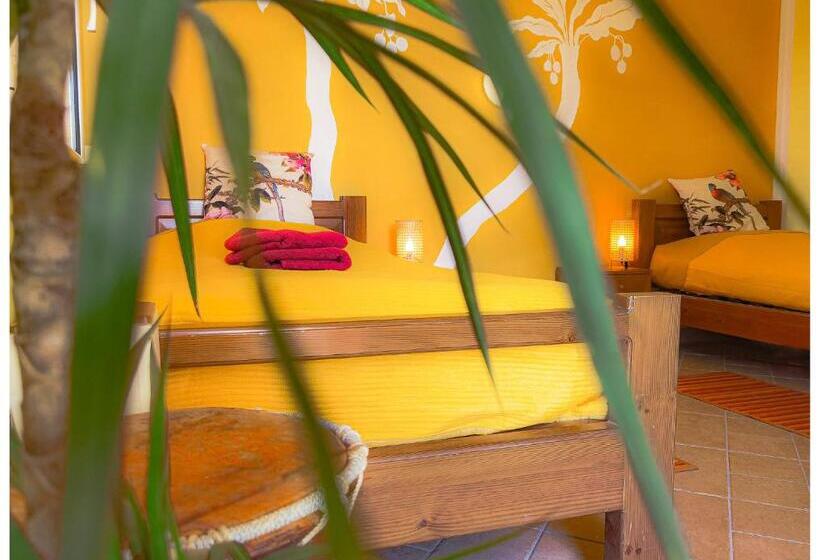 اتاق لوکس با بالکن, Eco Hostel Vela Vega