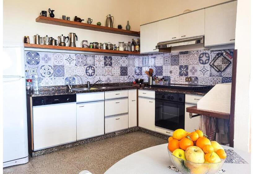 چادر با خدمات رفاهی استاندارد, Eco Hostel Vela Vega