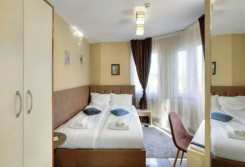 اتاق لوکس با بالکن, The White House Plovdiv