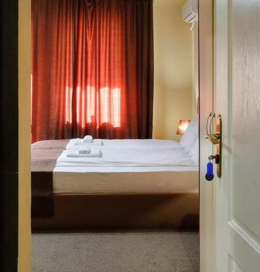 패밀리 스튜디오, The White House Plovdiv