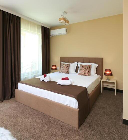 패밀리 스튜디오, The White House Plovdiv