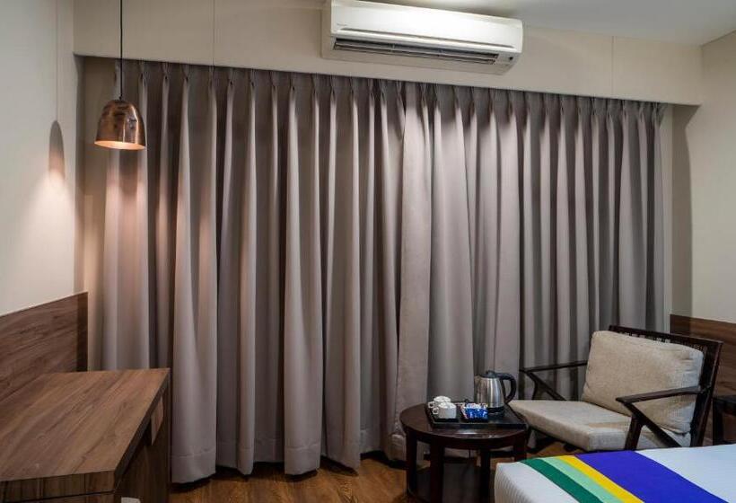 Quarto Deluxe, Treebo Premium Baramasi By Jai Club Prime