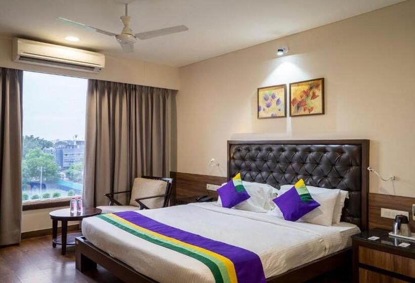 Quarto Deluxe, Treebo Premium Baramasi By Jai Club Prime