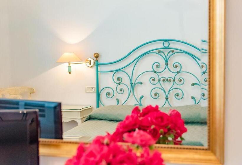 标准三人间, Belvedere