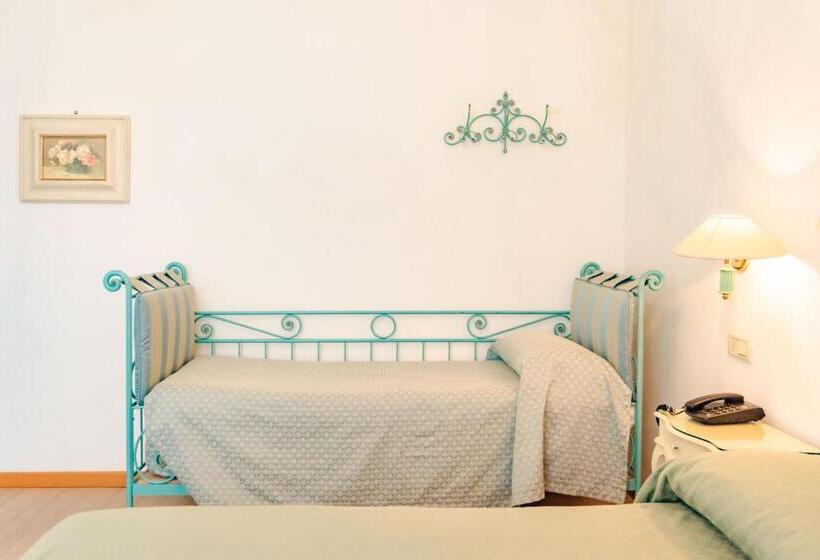 标准三人间, Belvedere