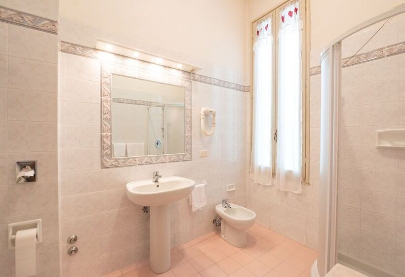 标准单人间, Belvedere