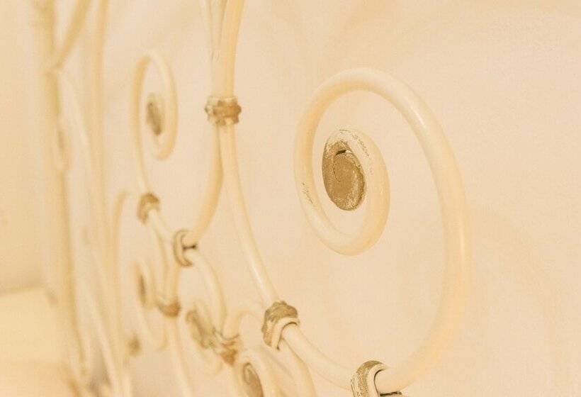 标准单人间, Belvedere