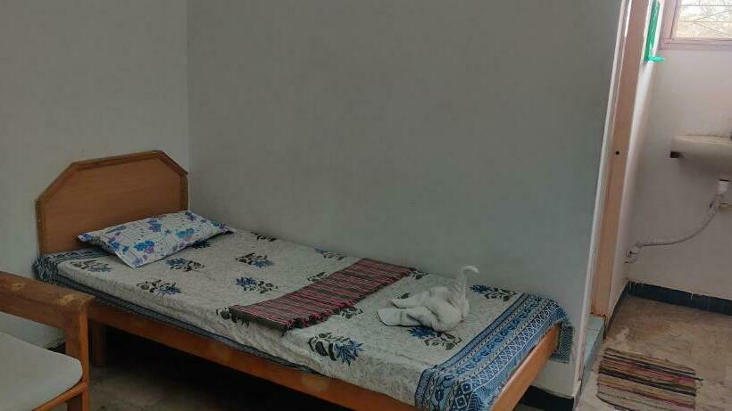 חדר דלוקס יחיד, Daya Dharma Residency