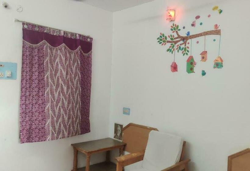 חדר דלוקס יחיד, Daya Dharma Residency