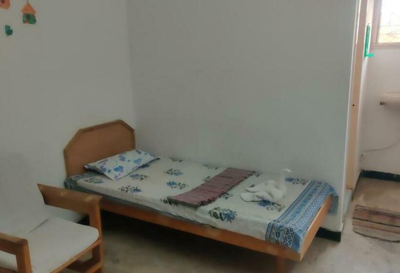 חדר דלוקס יחיד, Daya Dharma Residency