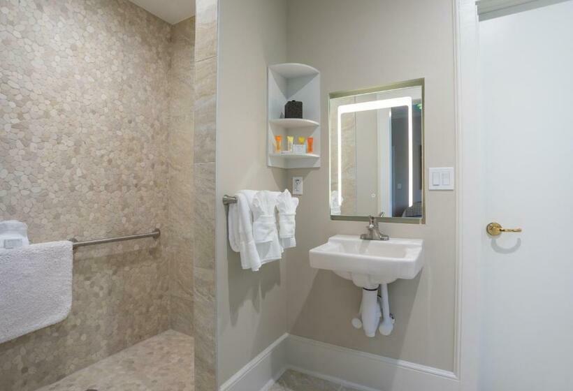 جناح غرفتين نوم, Shangrila Springs