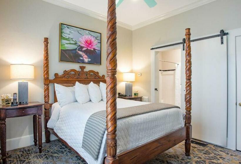 جناح غرفتين نوم, Shangrila Springs