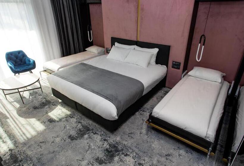 غرفة ديلوكس, Vila Avy