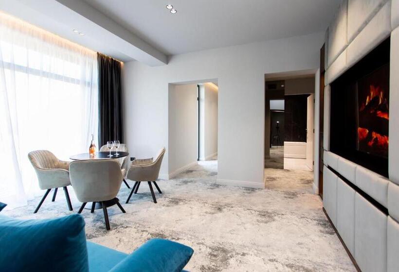 شقة غرفة واحدة ذات إطلالة, Vila Avy