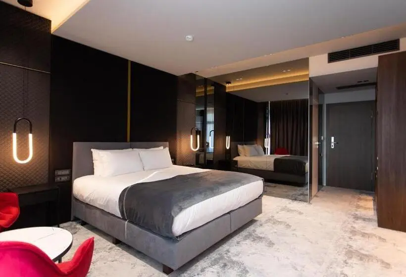 Deluxe-huone, Vila Avy