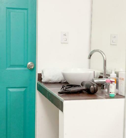 Номер Deluxe с Балконом, Puerta Aqua By La Puerta Hostels