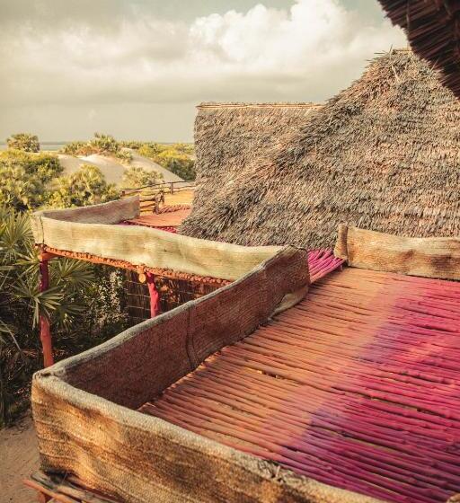 بانگلوی استاندارد, Kizingo Beach Eco Lodge