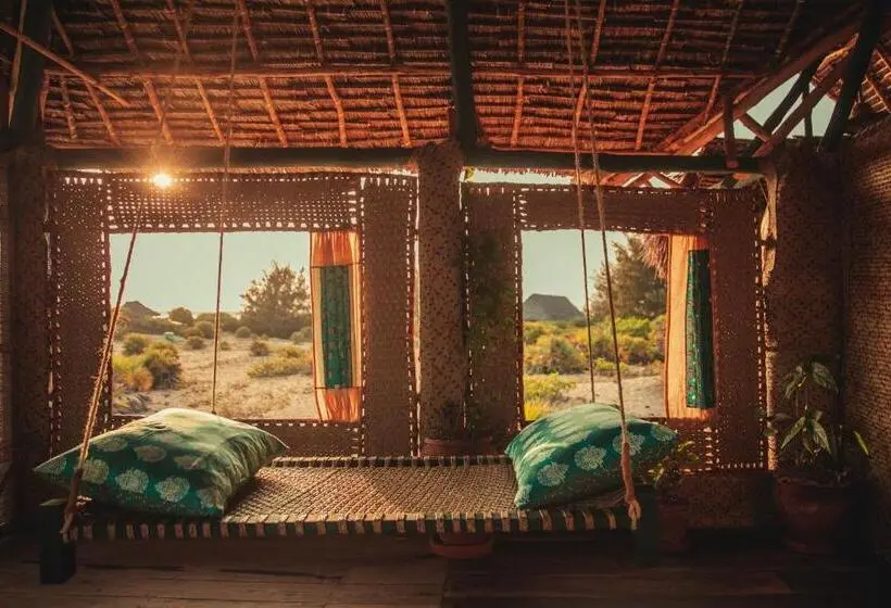 بانگلوی استاندارد با چشم‌انداز دریا, Kizingo Beach Eco Lodge