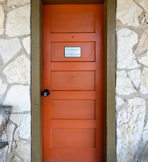 スタンダード４人部屋, The Historic Leakey Inn