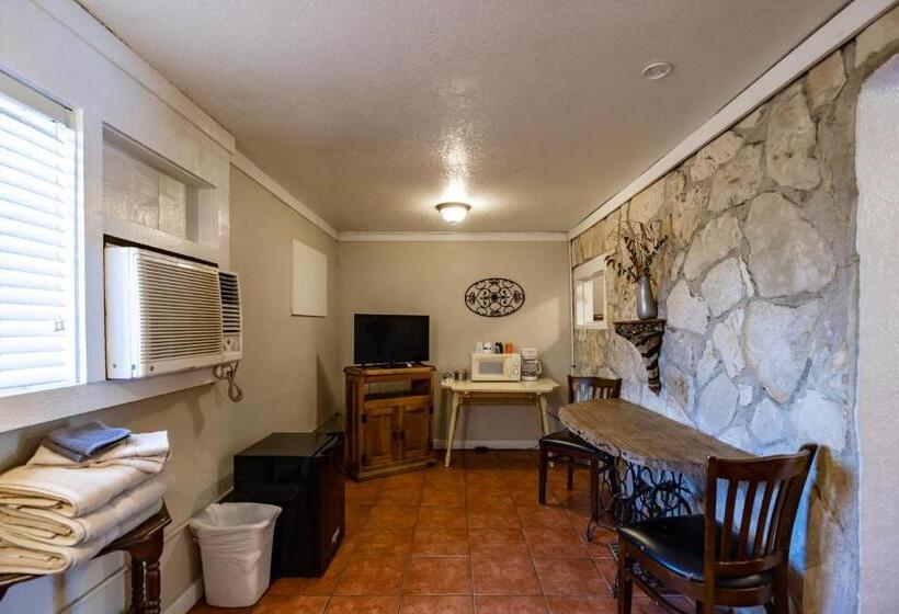 4인용 스탠다드 룸, The Historic Leakey Inn