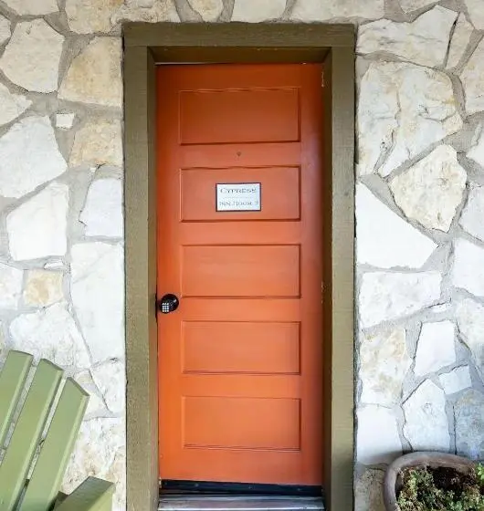 スタンダードルーム, The Historic Leakey Inn