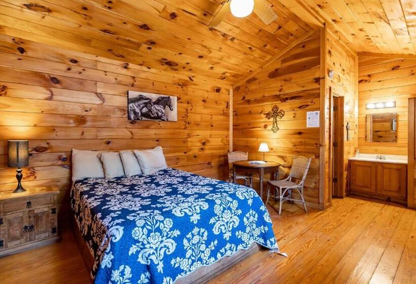 스탠다드 스튜디오, The Historic Leakey Inn