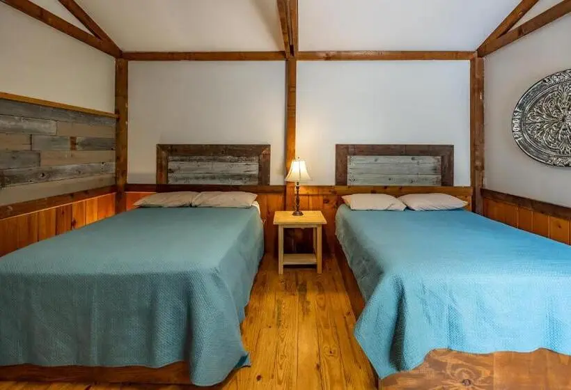スタンダード４人部屋, The Historic Leakey Inn