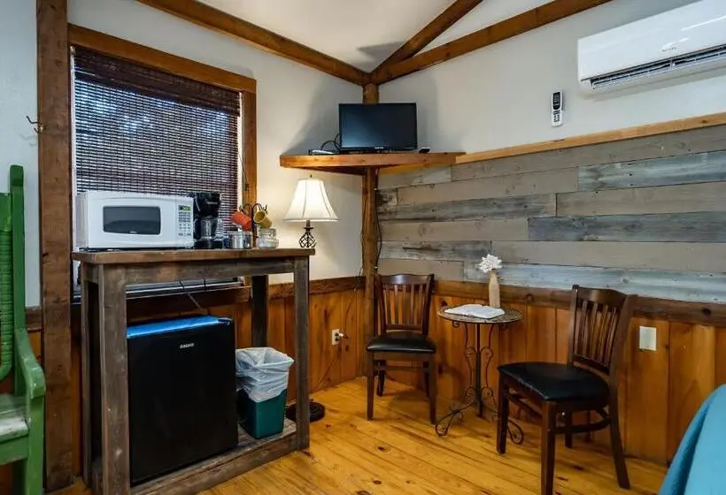 スタンダード４人部屋, The Historic Leakey Inn
