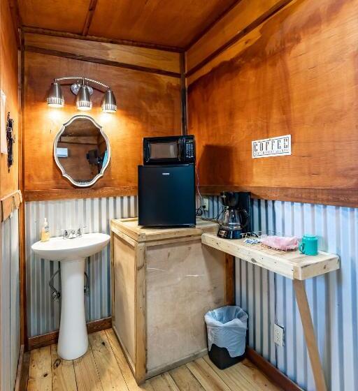 스탠다드 룸 킹사이즈 침대, The Historic Leakey Inn