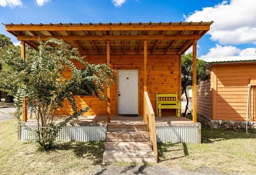 キングサイズベッドのスタンダードルーム, The Historic Leakey Inn
