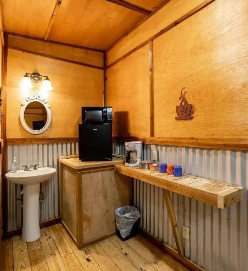 キングサイズベッドのスタンダードルーム, The Historic Leakey Inn