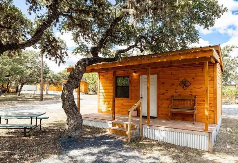 キングサイズベッドのスタンダードルーム, The Historic Leakey Inn