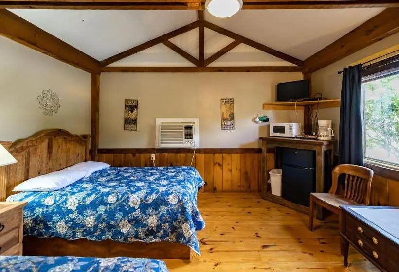 スタンダード４人部屋, The Historic Leakey Inn
