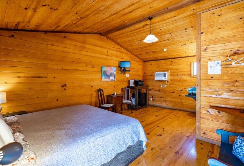 스탠다드 스튜디오 킹침대, The Historic Leakey Inn