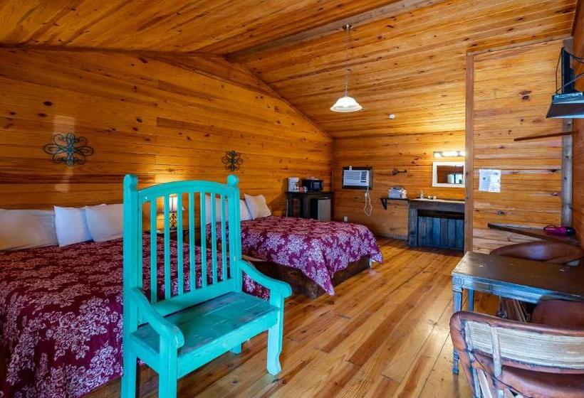 Номер Стандарт, The Historic Leakey Inn